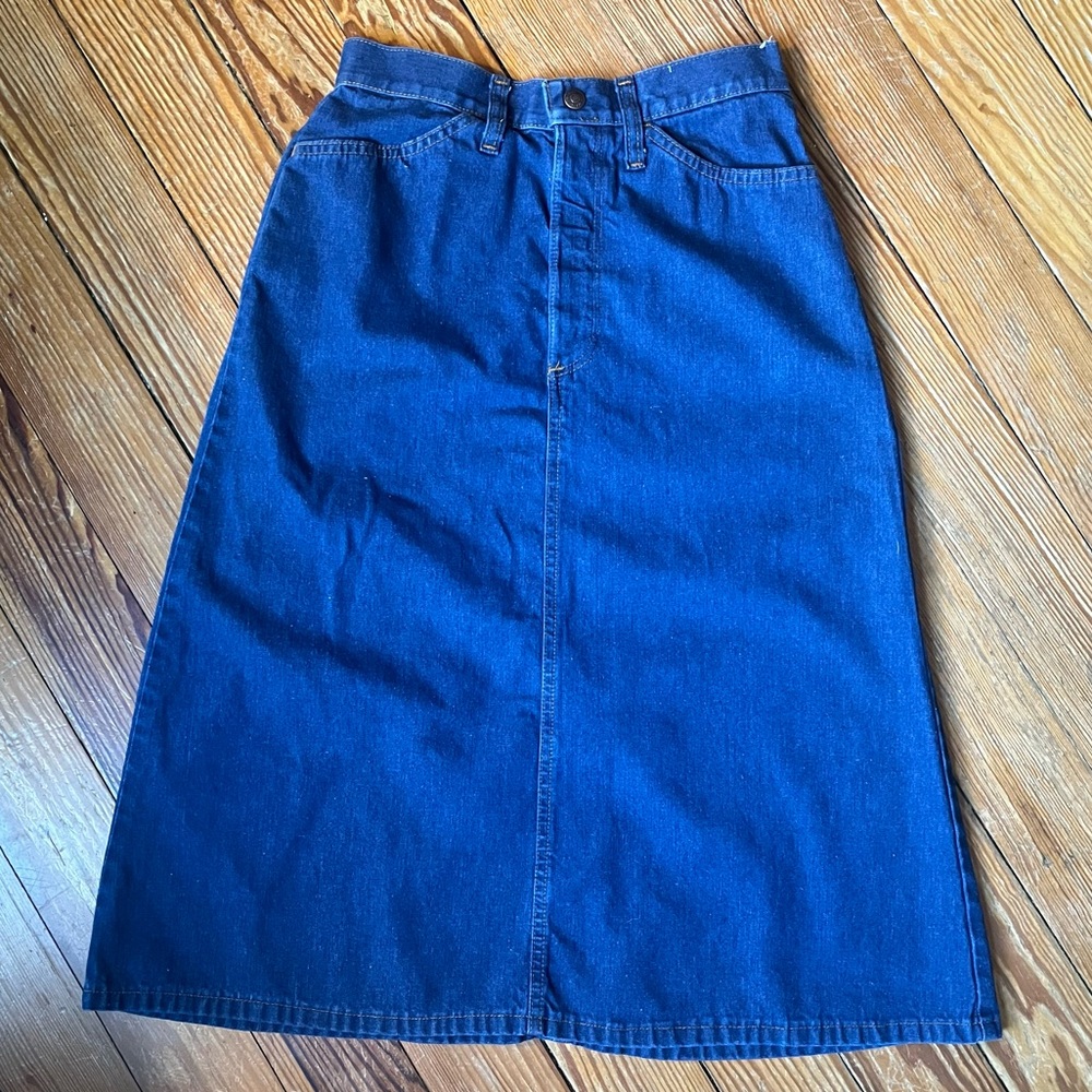 Vintage Levi’s high rise denim skirt size small/2 orange tag